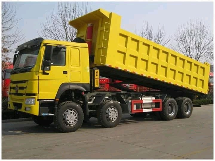 Camion benne tout-terrain